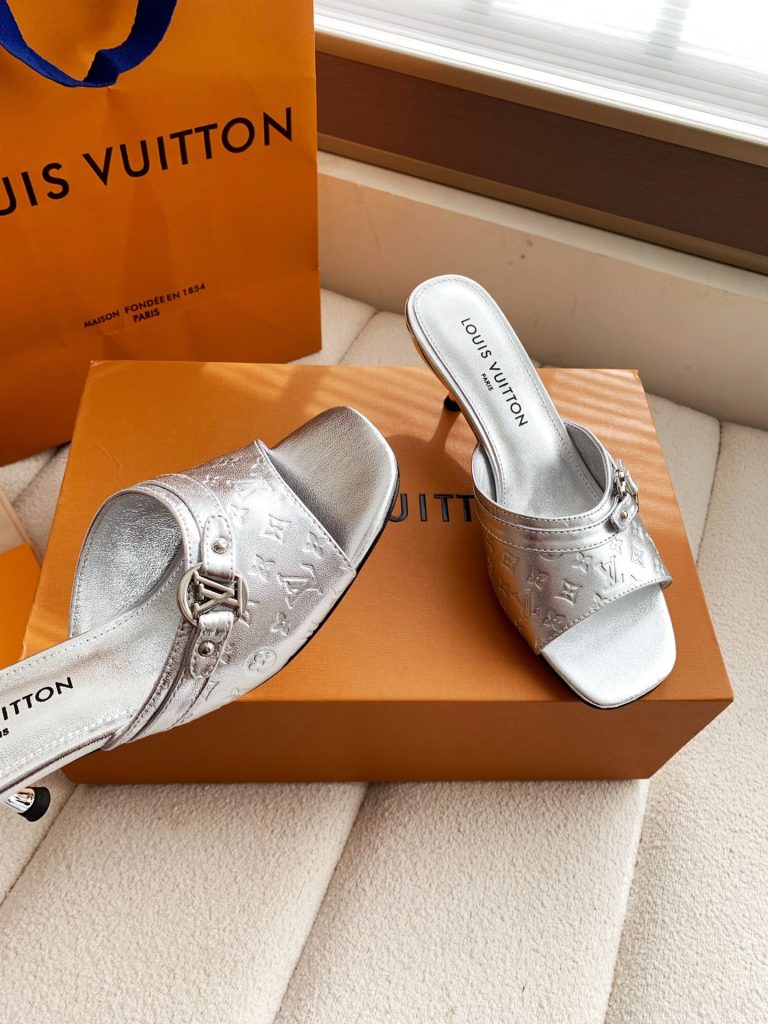 Woman's Shoes