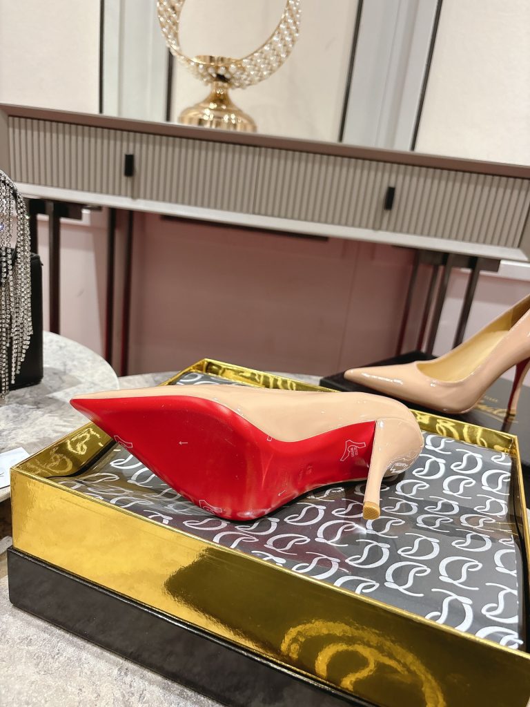 Women's shoes
