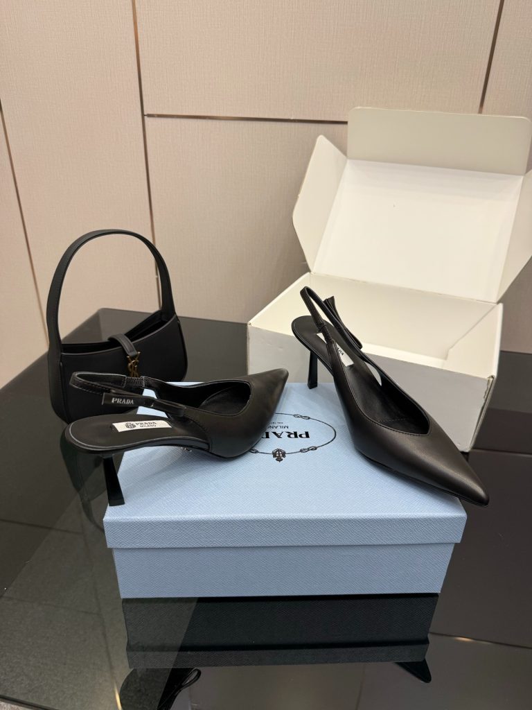 Women's shoes