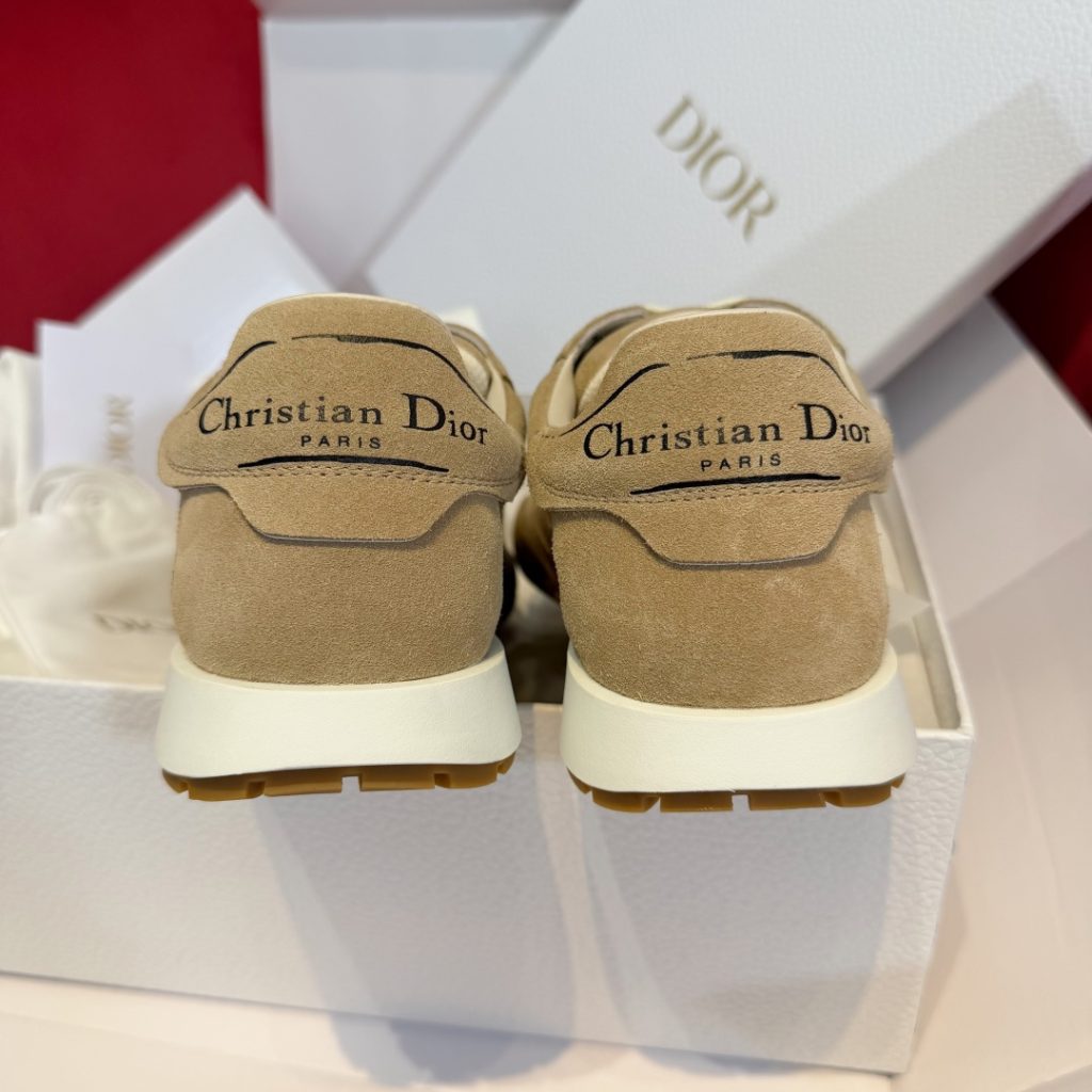 Women's shoes