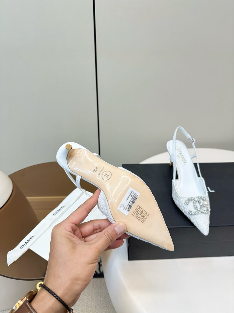 Women's shoes